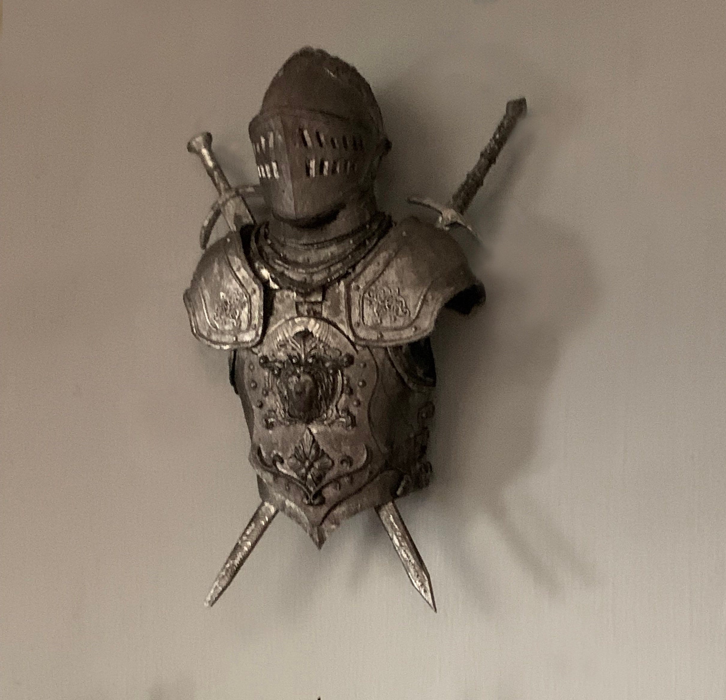 西洋騎士 アンティーク 店内装飾 壁掛け ディスプレイ 鋳物 1/12スケールのドールハウス用壁掛け鎧ディスプレイ（受注生産