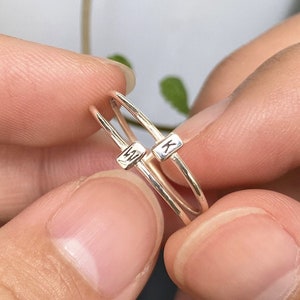 Anel inicial personalizado em prata 925, anel com letras em prata, presente de dama de honra, presente de Natal
