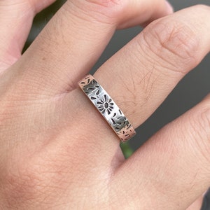 custom daisy ring,925 silver band ring,sunflower ring,chrysanthemum ring silver,wildflower jewelry,flower petal jewelry,flower ring