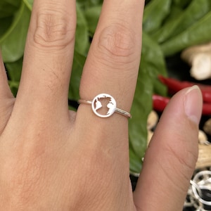 bague de carte du monde en argent