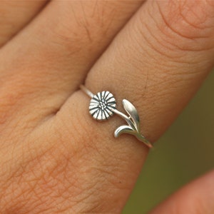 925 silver April Birth Flower ring,Daisy ring,Daisy flower jewelry,Floral Ring,Bridesmaid Gift,Birth Flower jewelry,unique handmade gift image 2