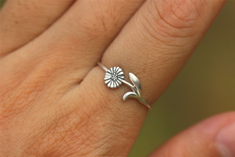 925 silver April Birth Flower ring,Daisy ring,Daisy flower jewelry,Floral Ring,Bridesmaid Gift,Birth Flower jewelry,unique handmade gift image 2