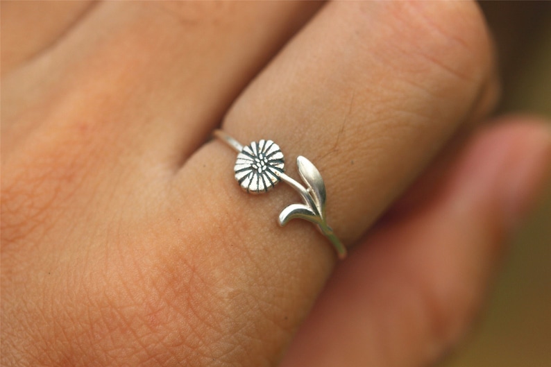 925 silver April Birth Flower ring,Daisy ring,Daisy flower jewelry,Floral Ring,Bridesmaid Gift,Birth Flower jewelry,unique handmade gift image 1