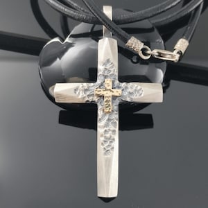 Kruishanger heren, religieuze herenhanger, spirituele ketting, kruis in antieke stijl, leren kettingkoord, herenkruiscadeau