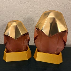 Suporte para frascos de perfume Orebella de 100 ml (perfume não incluído). Também funciona com frascos de 50 ml (veja a descrição).