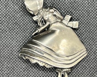 Vintage little Bo-peep fur pin / brooch silver tone