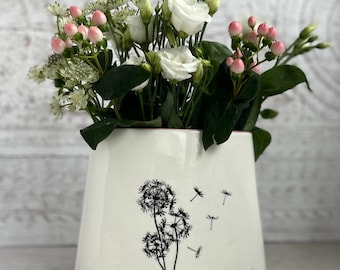 Wazon z mniszkiem lekarskim: ręcznie zdobiony ceramiczny wazon na kwiaty