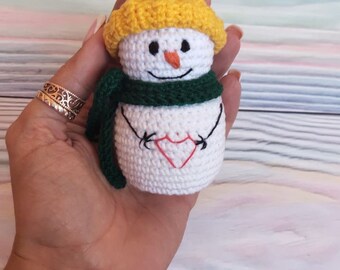 小さな雪だるまのかぎ針編みパターン、クリスマスあみぐるみ小さな