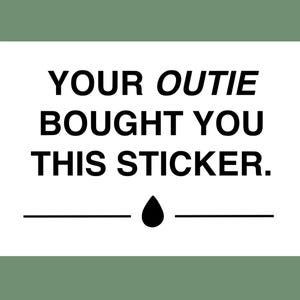 Vous avez acheté ce sticker dans la série Lumon Industries Mark Helly R. Irving, série télévisée Dylan Innie, travail, vie, rupture Sticker