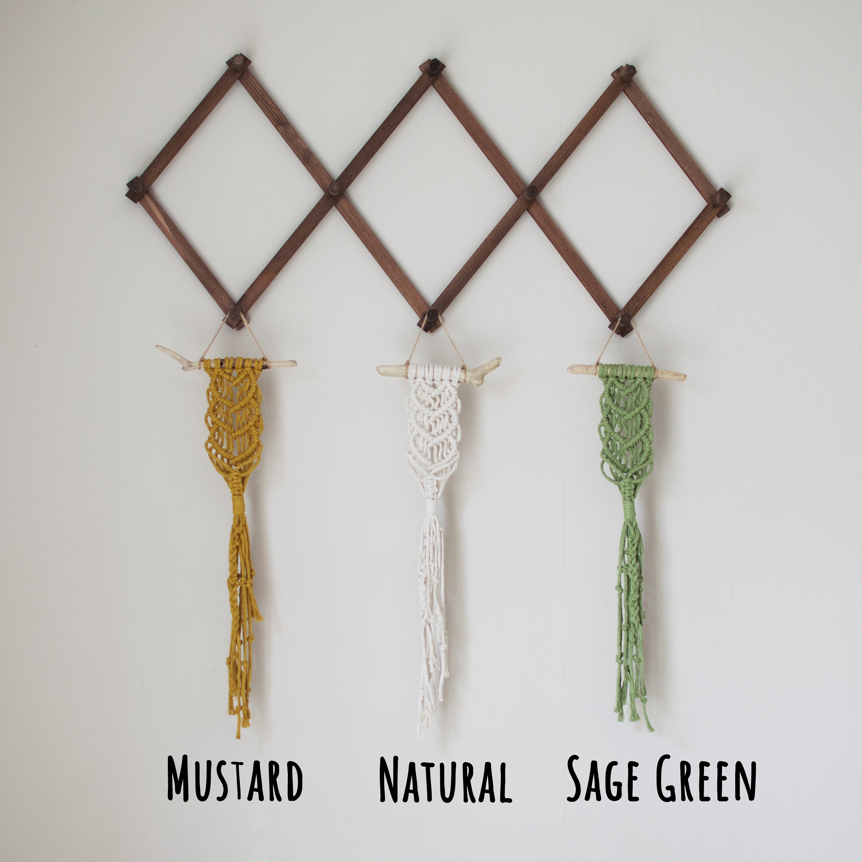 Soporte de planta de aire Macrame de mostaza en madera a la | Etsy