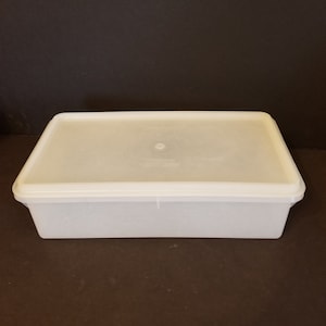 Vintage TUPPERWARE rectangular  Cracker Keeper Container #677 & SEAL #678
