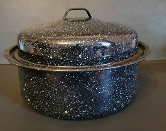 Vintage Enamelware Round Roaster Dutch Oven 10 " Black Speckle Porcelain  Farmhouse Kitchen Pan 2.5 Qt Graniteware