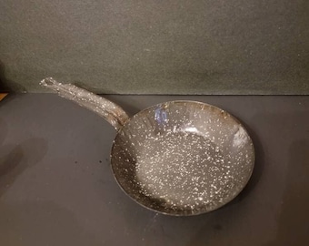 Vintage Enamelware Skillet Single Serving Black Speckled Graniteware Frying Pan One Egg 5"