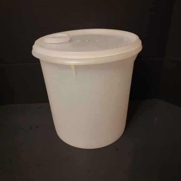 Vintage Tupperware Large Cannister 5 Qt Storage Container Lid with Pour Spout 20 Cups 8.5" tall Ice Tea Lemonade Popcorn