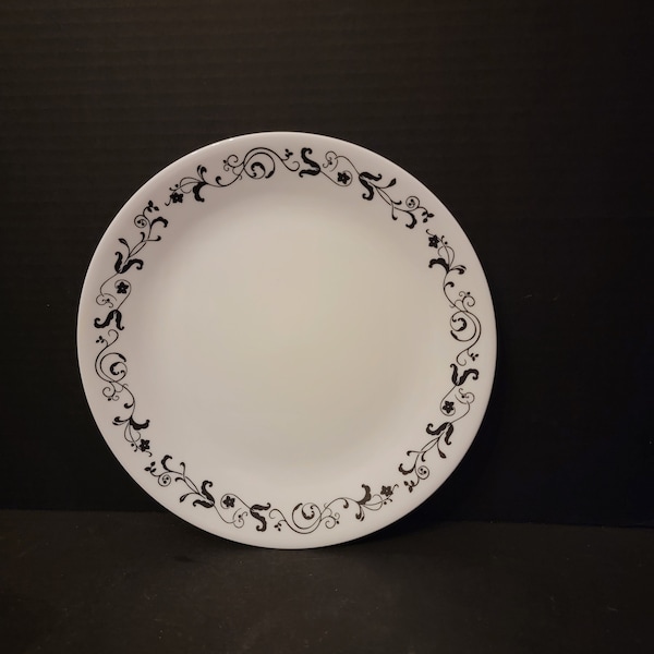 Vintage Corelle Garden Getaway Black Vine Flower Design Border Dinner Plate  10.25" across