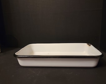 Vintage White Enamelware Rectangular Cake Pan Black Trim Porcelain Farmhouse Kitchen Graniteware 12" x 7.5" x 2.25" Cobbler Brownies Salad