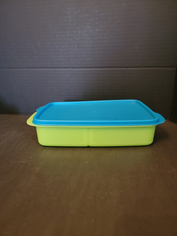 Lot 4 Tupperware + 1 Cruche Vintage Avec Couvercles (même Couleur, Très Bon état)