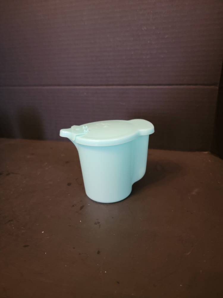 Vintage Tupperware Creamer Blue Lid With Flip Top Tab. 574 