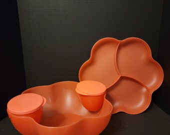 Vintage Tupperware Red Chip & Dip Salad Bowl  with lid 2 Hanging Dip Bowls #4624 6 pieces Divided Top 1.5 Gal