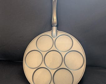 Nordic Ware Mini Pancake Griddle Cast Aluminum 10.25" 7 Silver Dollar Cakes