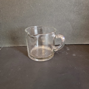 Vintage Clear Plastic Measuring Cup w/rubber Handle & Pour Spout, 2 1/2 cups