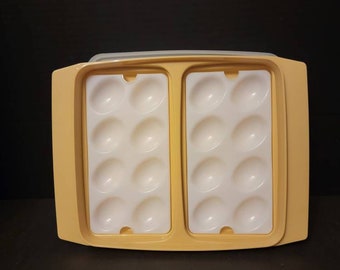 Vintage TUPPERWARE Deviled Egg Keeper Carrier Tray # 723-2 Yellow Base