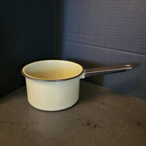 Vintage Avocado Green Enamelware Sauce Pan Black Trim and Handle Porcelain Farmhouse Kitchen Pan 5 Cups