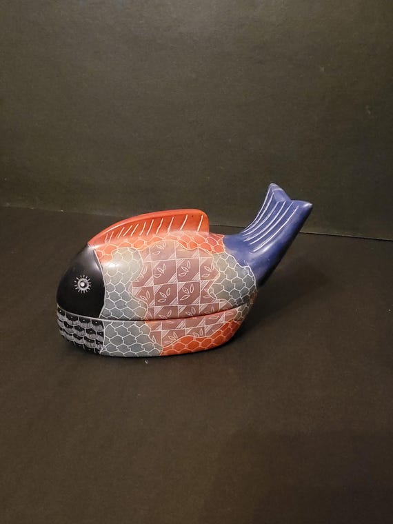 Vintage hand carved lidded - Gem