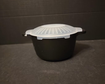 Pampered Chef Micro Cooker Microwave Steamer Strainer Black Clear Locking Lid 1 Qt