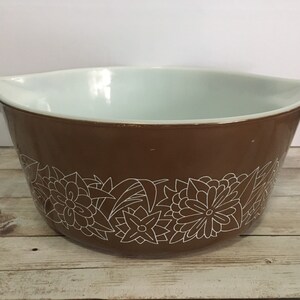 Pyrex Woodland Brown Cinderella Casserole 2.5 Quart 475-B