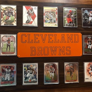 Baseball / Fußball / Sport Sammelkarte Personalisierte Wandhalterung Holz und Acryl Vitrine mit Walnuss-Finish Plakette - Kostenlose Gravur