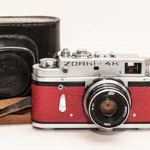 Russische afstandsmeter 35 mm flim-camera zorki 4K met 50 mm f2-feedlens en originele cameratas - UITSTEKEND.
