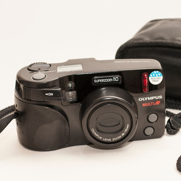 Olympus SUPERZOOM 110 35mm Camera with case - EXCELLENT.