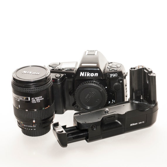 ニコンF90 28/105付き（Nikon F90 Film Camera With 28-85mm F