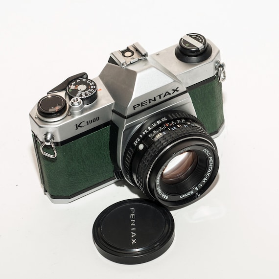 ペンタックス K1000 フィルムカメラ - 50 mm f/2 レンズ、カーキスキン