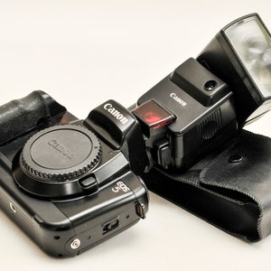 Canon 430 EZ speedlite with case - for EOS digital and film cameras.
