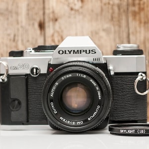 Olympus OM 20 mit zuiko 50 mm f/1.8 Objektiv.