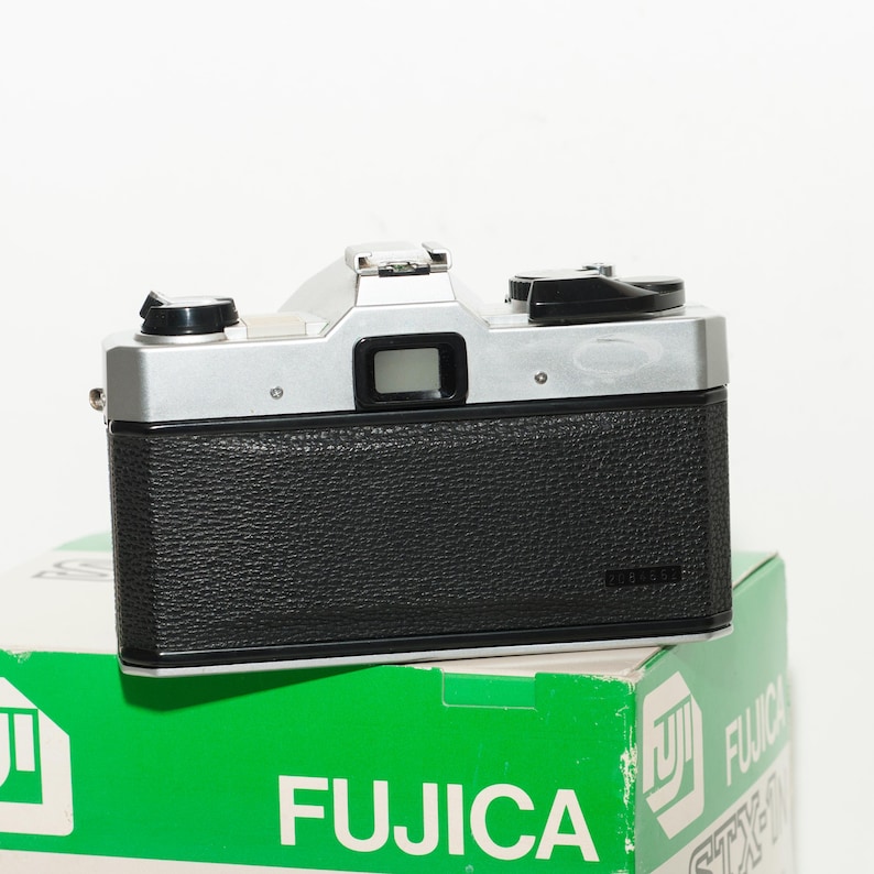 Câmera Fujica STX-1 com Objetiva X-Fujinon 50mm F/1.9 em Promoção na