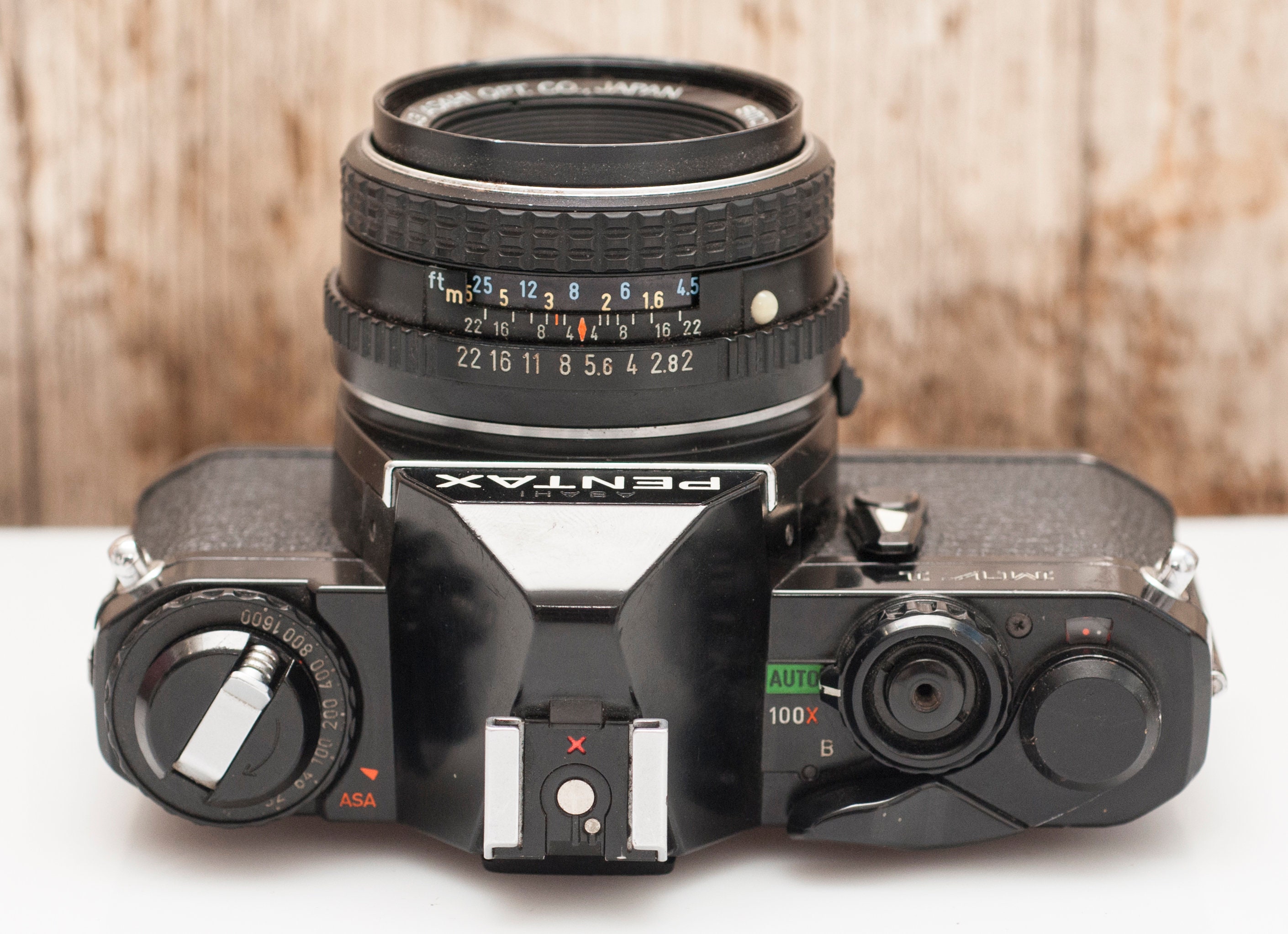 SMC ペンタックス M 50 mm f/2 を搭載したペンタックス MV1 フィルム