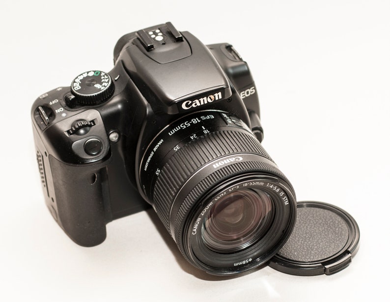 Digital camera. Canon EOS 400D with 18-55 mm f/4-5.6 IMAGE STABILISATION lens. image 4