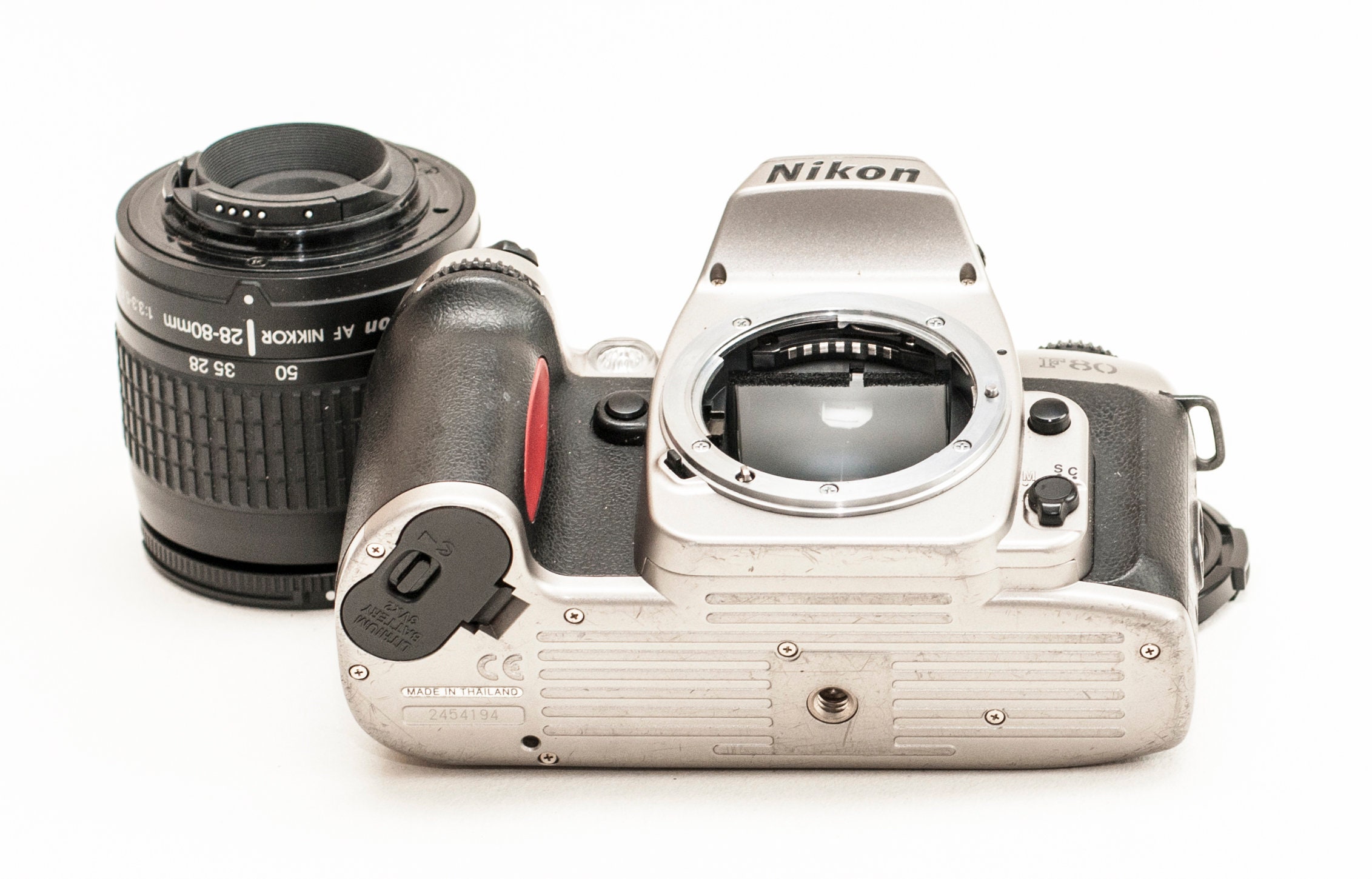 NIKON F80 レンズセット(28-80mm) Nikon F80 SLR Film Camera with 28-80mm f/1.3-5.6 Lens