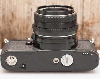 SMC ペンタックス M 50 mm f/2 を搭載したペンタックス MV1 フィルム