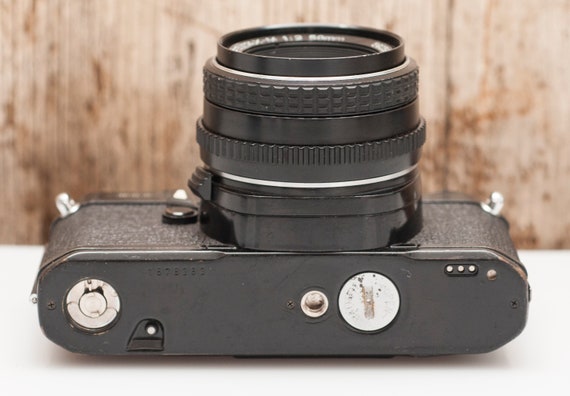 SMC ペンタックス M 50 mm f/2 を搭載したペンタックス MV1 フィルム