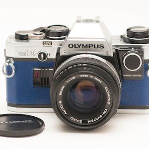 Olympus OM 10 mit ZUIKO 50 mm f/1,8 Objektiv und manuellem Adapter - EXZELLENT.