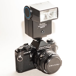 Hot shoe speed flash Vivitar AUTO THYRISTOR 2800D for SLR film cameras.