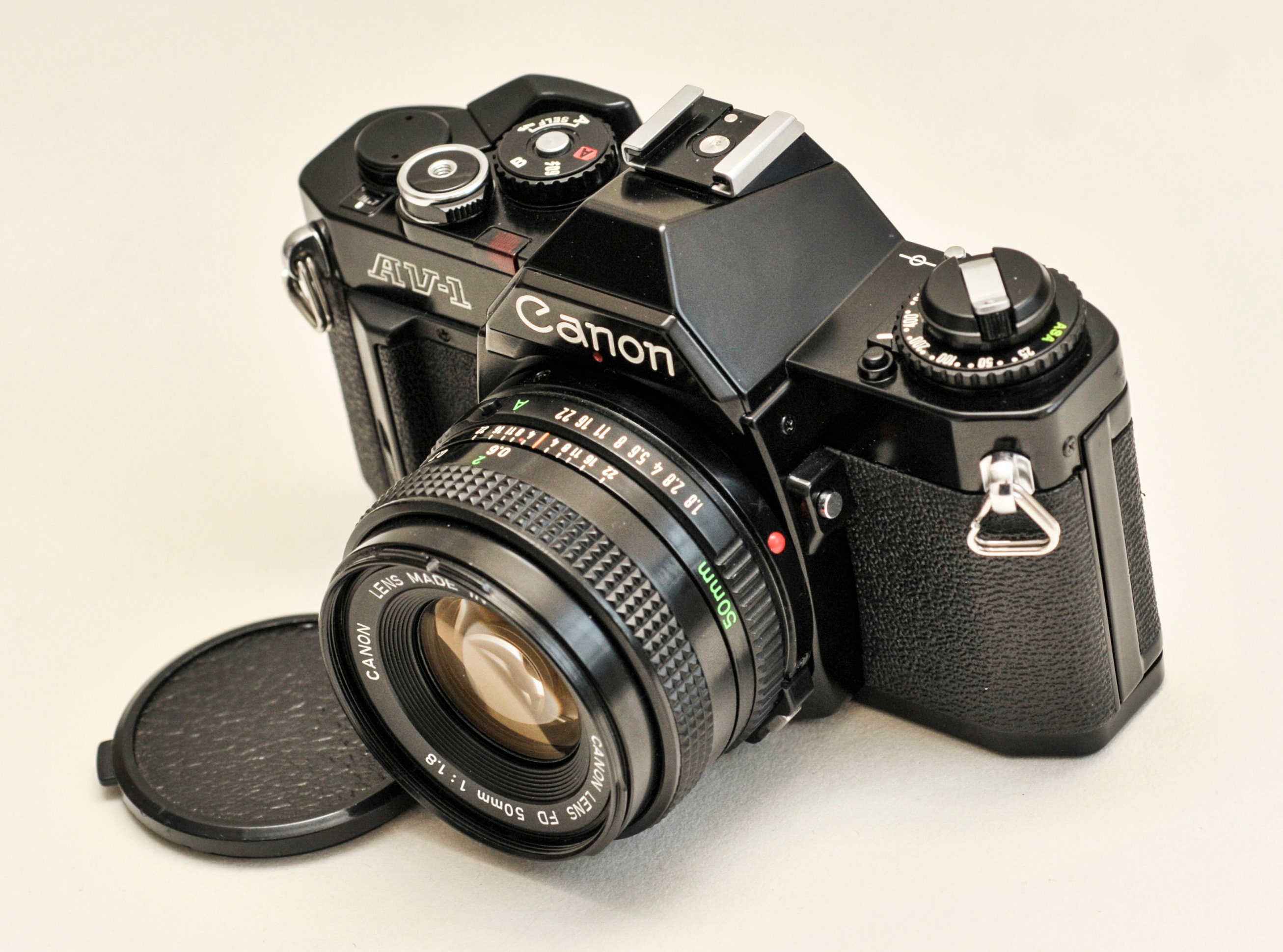 Canon AV-1 フィルムカメラ - ブラック、50 mm f1.8 レンズ - Etsy 日本
