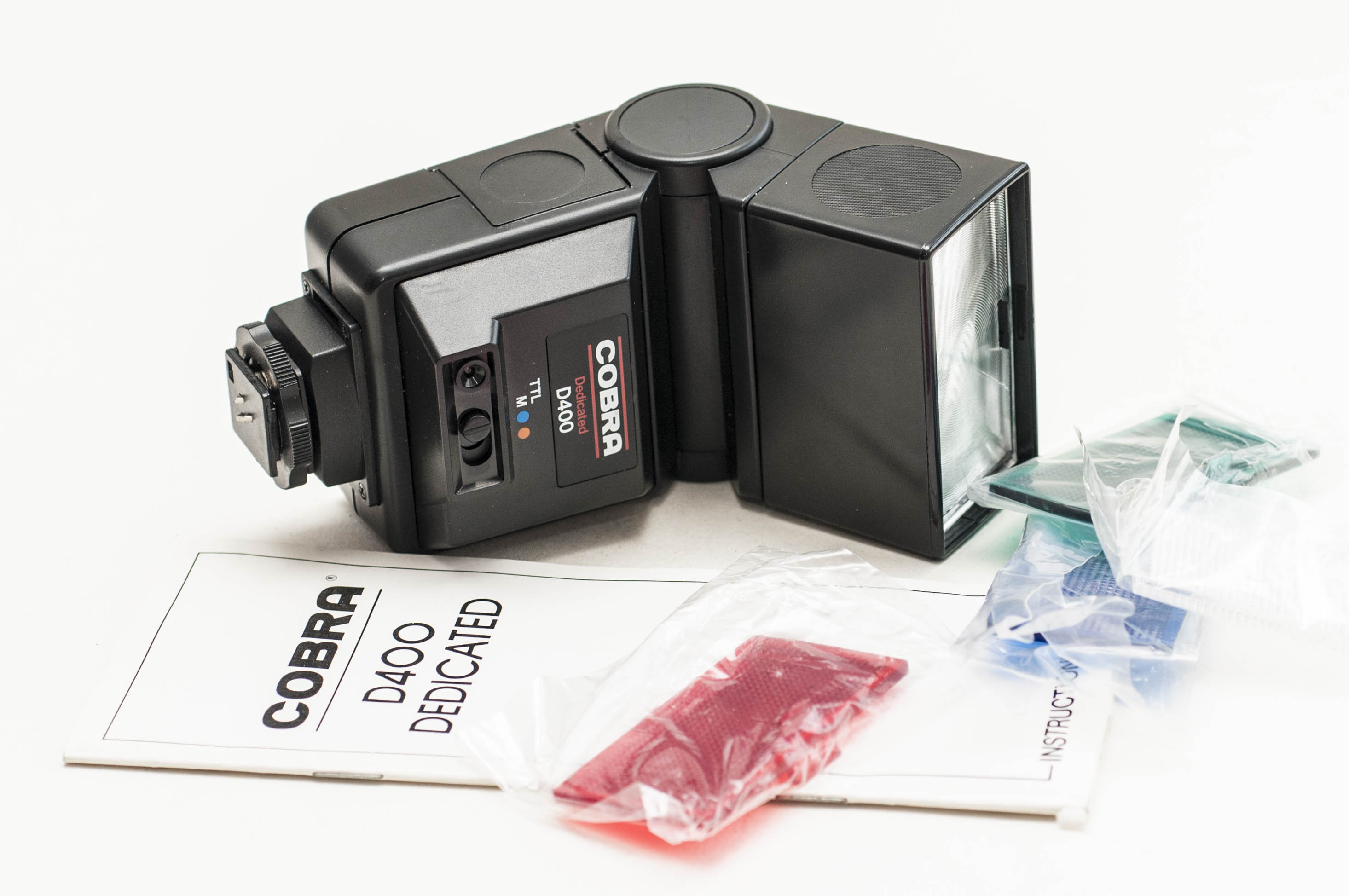 Hot shoe speed flash COBRA D400 for SLR film cameras.