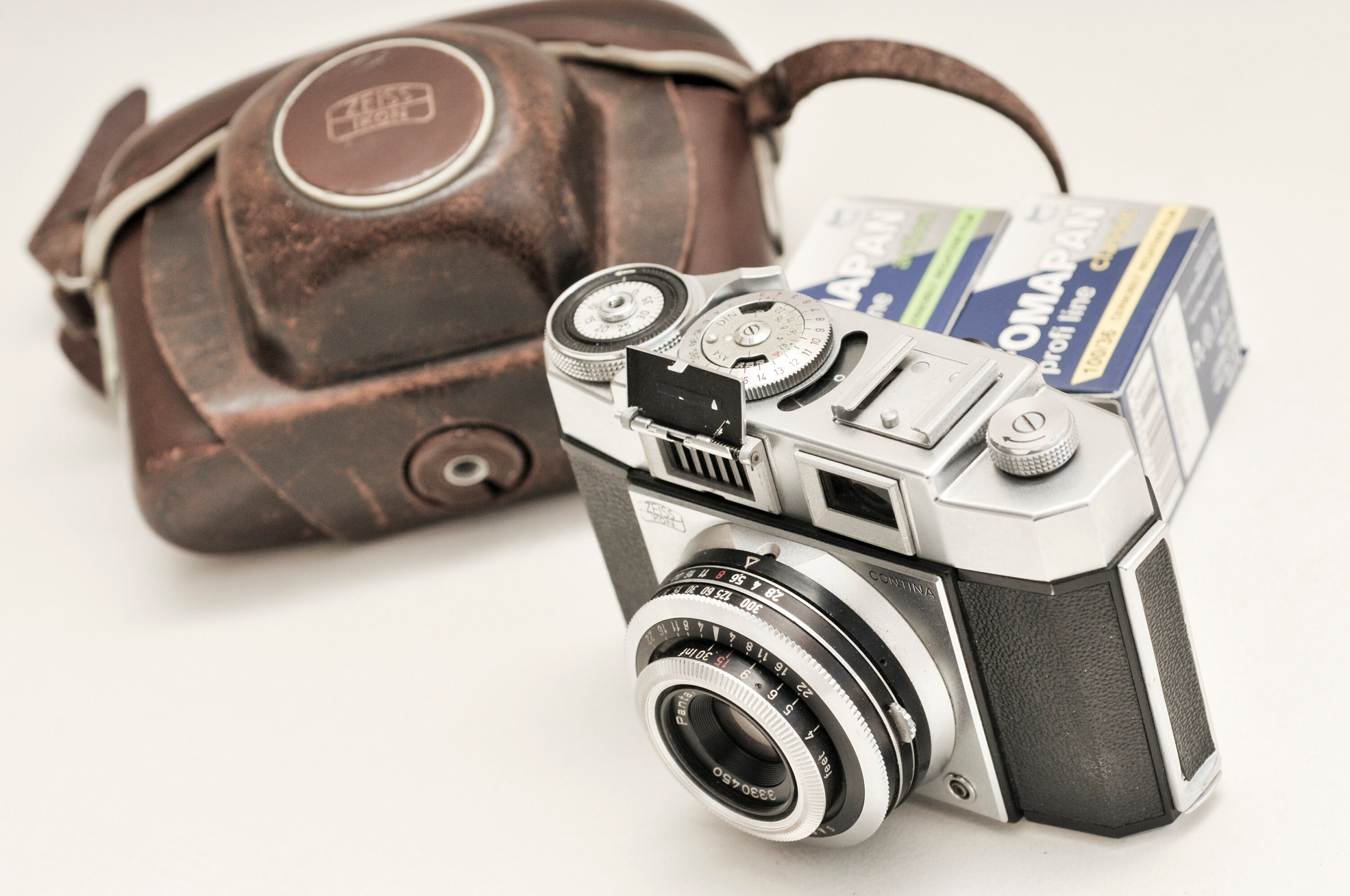 ツァイス・イコン コンティナ カメラ: Pantar 45 mm f/2.8、FOMAPAN