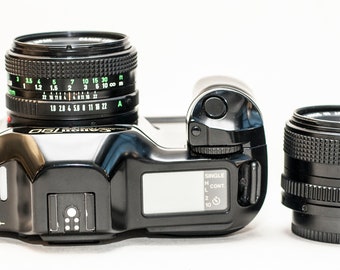 Canon T90フィルムカメラ（FD 50 mm f1.8および28 mm f2.8レンズ搭載