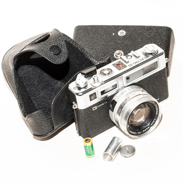 Yashica Electro 35 GSN Yashinon 45mm 1.7 Objektiv Vintage 35mm Messsucher Filmkamera. Original Koffer und Batterie mit Adapter geliefert.